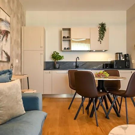 One Verdi Park Exclusive - Panoramic View & Private Parking * 布加勒斯特