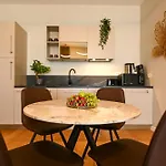 One Verdi Park Exclusive - Panoramic View & Private Parking Бухарест