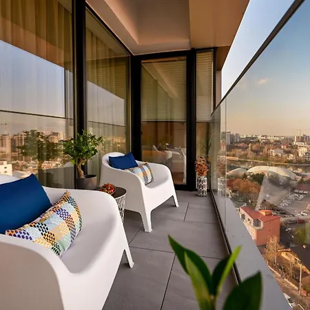 One Verdi Park Exclusive - Panoramic View & Private Parking アパート